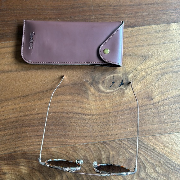 Illesteva Wynwood Ace Sunglasses / Caramel Sunnies - Picture 6 of 6